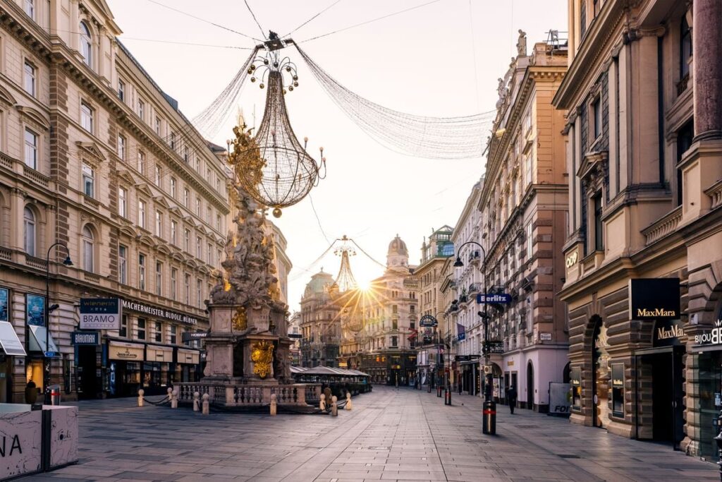 The Currency Crunch: How the Weakening Dollar Is Impacting Ultra-Wealthy U.S. Expats in Europe